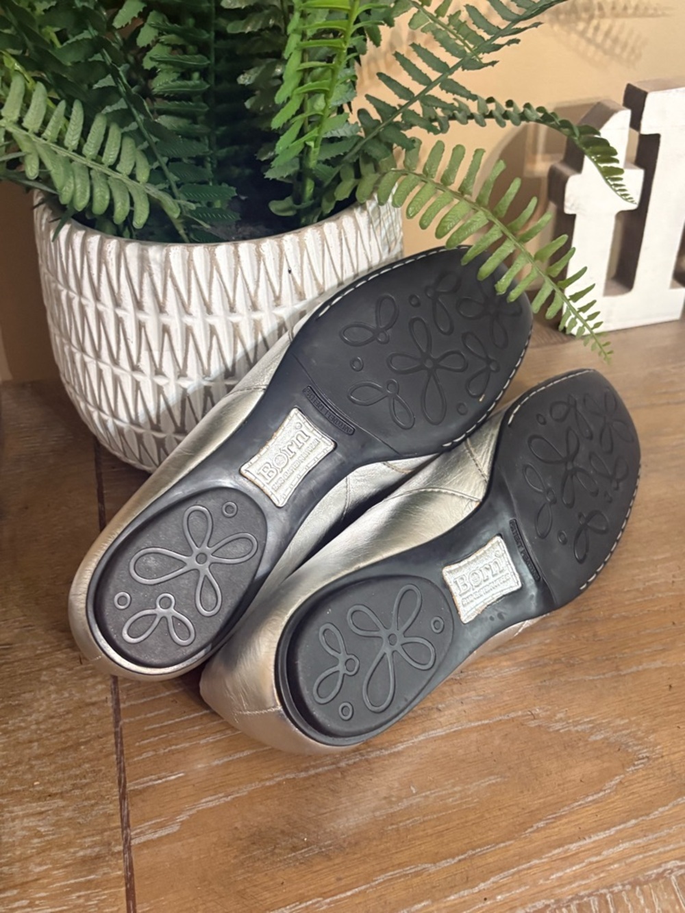 Born Women's Silver Leather Ballet Flats Size 8.5 - Picture 5 of 9